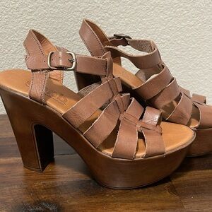 NNB sblock heel tan brown strappy leather platform shoes size 7